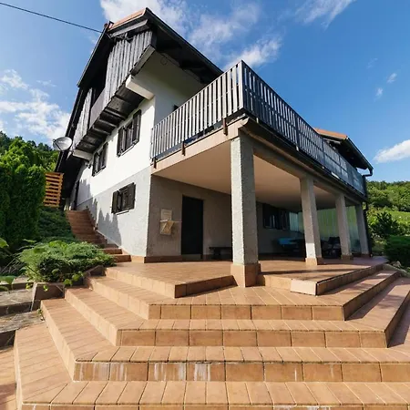 Cosy Hill Rucman With A Breathtaking View *