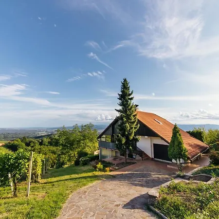 Cosy Hill Rucman With A Breathtaking View