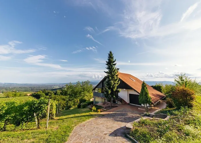 Cosy Hill Rucman With A Breathtaking View