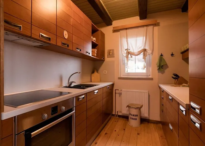 Casa de Férias Cosy Hill Rucman With A Breathtaking View *